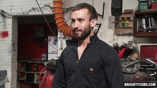 Muscle homo strapped with facial cumshot