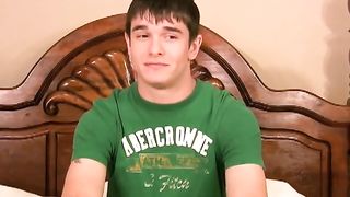 Guy Helps Stud to Spunk