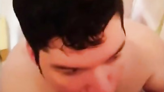 junge Schlampe wixxt Marks Schwanz 2