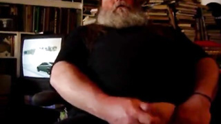 Fearded Daddy bear jerking and cumming 2