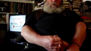 Fearded Daddy bear jerking and cumming 3