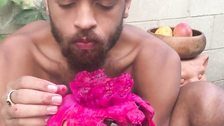 Slurping Crimson Dragon Fruit ! - Rock Mercury