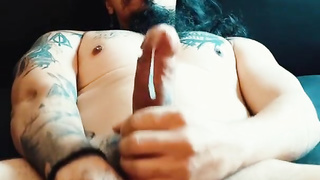 Tatted man make a molten vid for your Papi