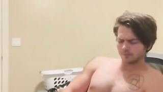 Unshaved Muscled Man puts on a rubber and pops for you