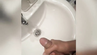 Me masturbo y gimo pensando ti