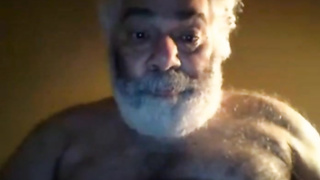 Hairy horny NY daddy bear jerks off on webcam 3