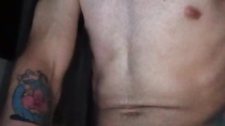 Novinho magrinho se mostrando e gozando com a câmera