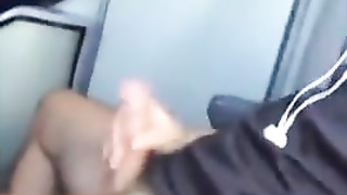 Punheta no fundo do busao 5