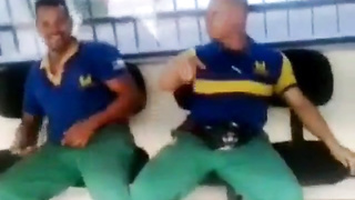 Metalurgico querendo pegar no pau do colega 2