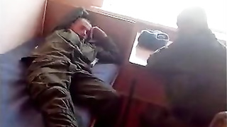 Soldado gostosinho flagrado no banho 6