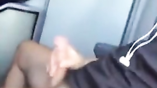 Punheta no fundo do busao 9