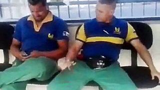 Metalurgico querendo pegar no pau do colega 5