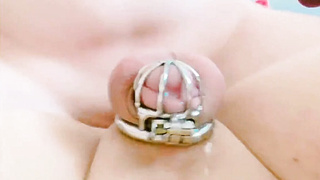Sissygasm - cuming in chastity 5