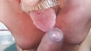 Reifer Amateur bläst einem jungen Latino einen 2