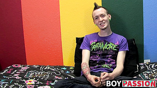 Punk rock twink Chris Jett masturbates and cums