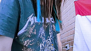 Novinha travesti puta safada excitada se masturbando de camisinha gay