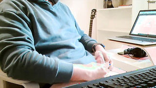 Hot dad cumming at work - part 1