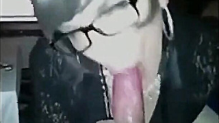 Crossdressing Assistant Gives Amateur Blow-job on Web cam