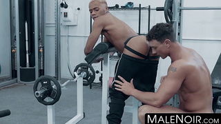 MaleNoir.com - Black jock gets his rump asshole licked and smashed in the gym by ample man meat