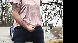 Outdoor Hand-job by a Crossdressing Amateur