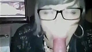 Crossdressing Assistant Gives Amateur Oral pleasure on Web cam