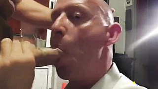 Saugender Nachbar: Amateur-Oral pleasure von einem Muskelprotz 2