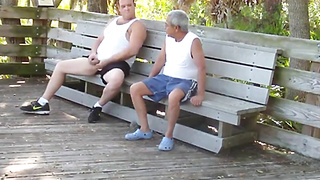 Abuelo y gordito: sexo público con maduros amateurs 2