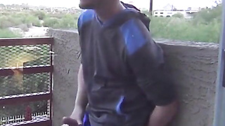 Getting off im Freien auf dem Balkon