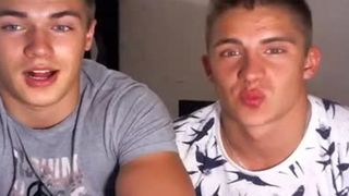 2 men Webcamshow