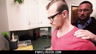 FamilyDick-Beautiful Muscle Father Bangs Teenie Man Without A Condom before Thanksgiving